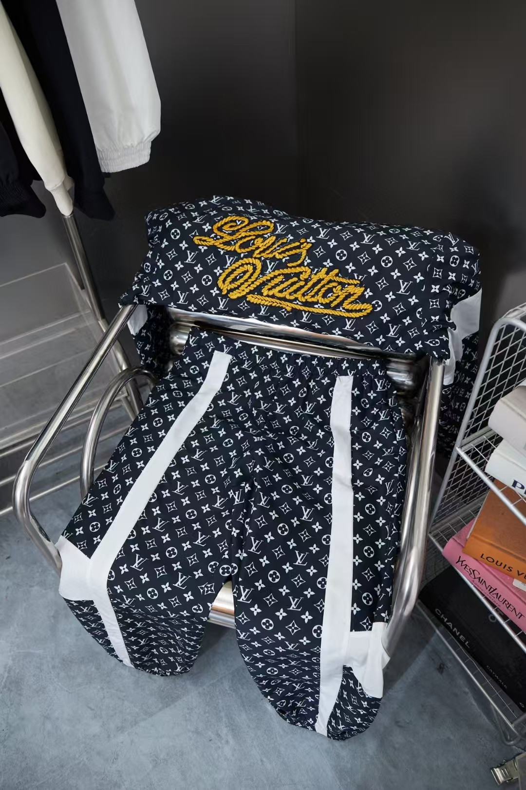 Louis Vuitton  Monogram print technical track pants（1AFWQD）