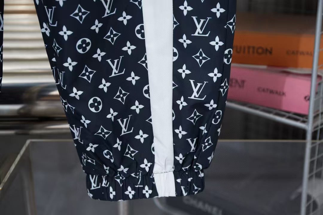 Louis Vuitton  Monogram print technical track pants（1AFWQD）