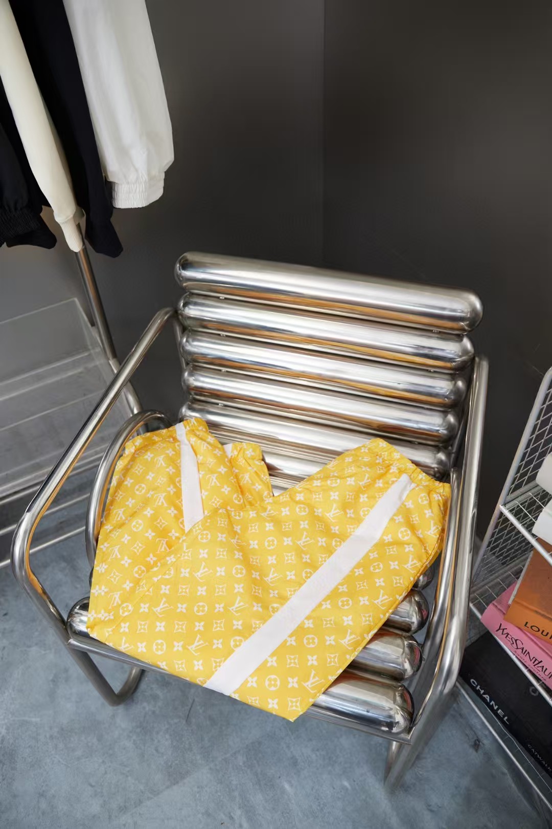 Louis Vuitton  Monogram print technical track pants（1AFWQD）