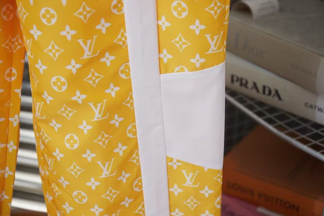Louis Vuitton  Monogram print technical track pants（1AFWQD）