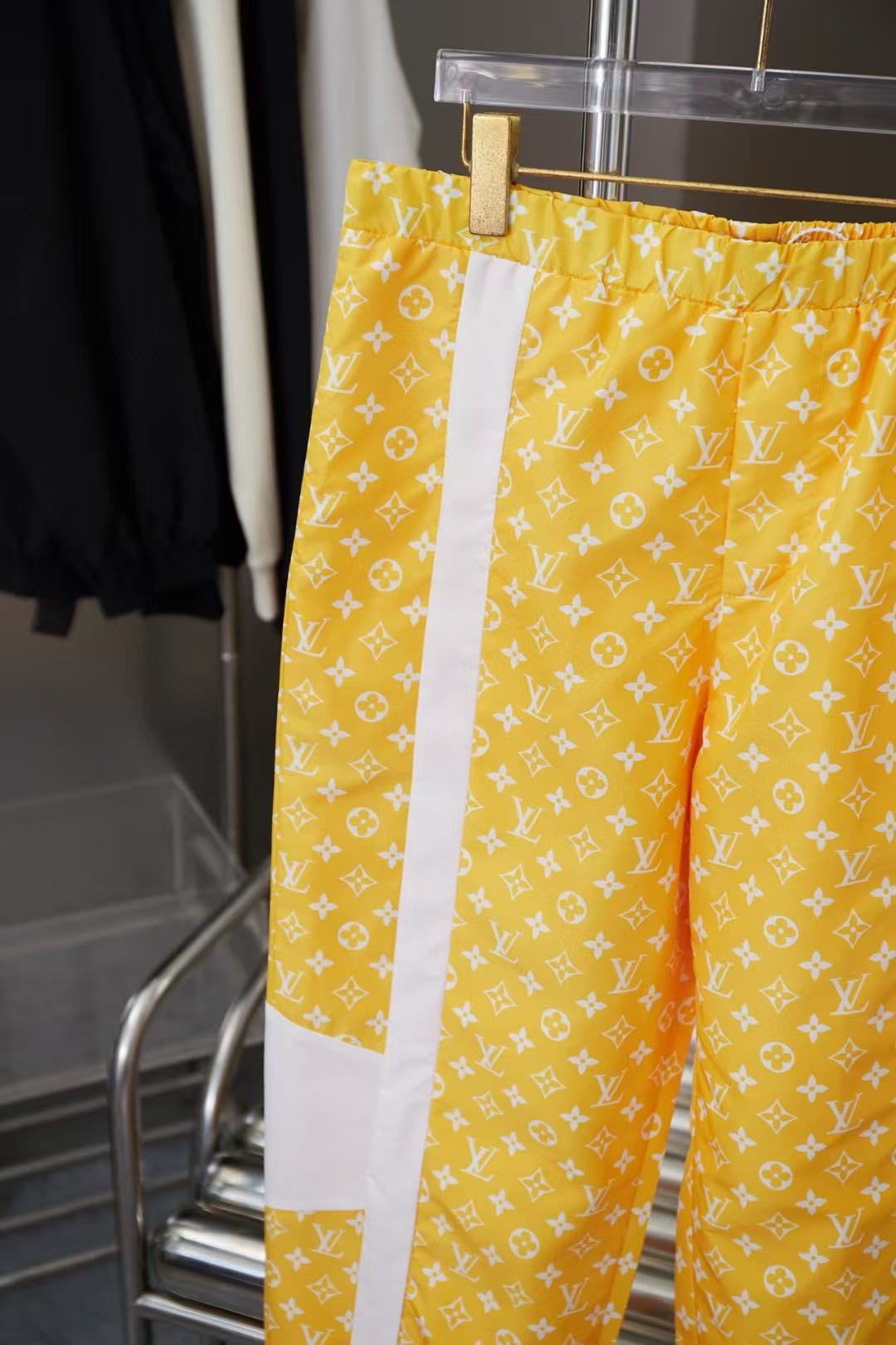 Louis Vuitton  Monogram print technical track pants（1AFWQD）