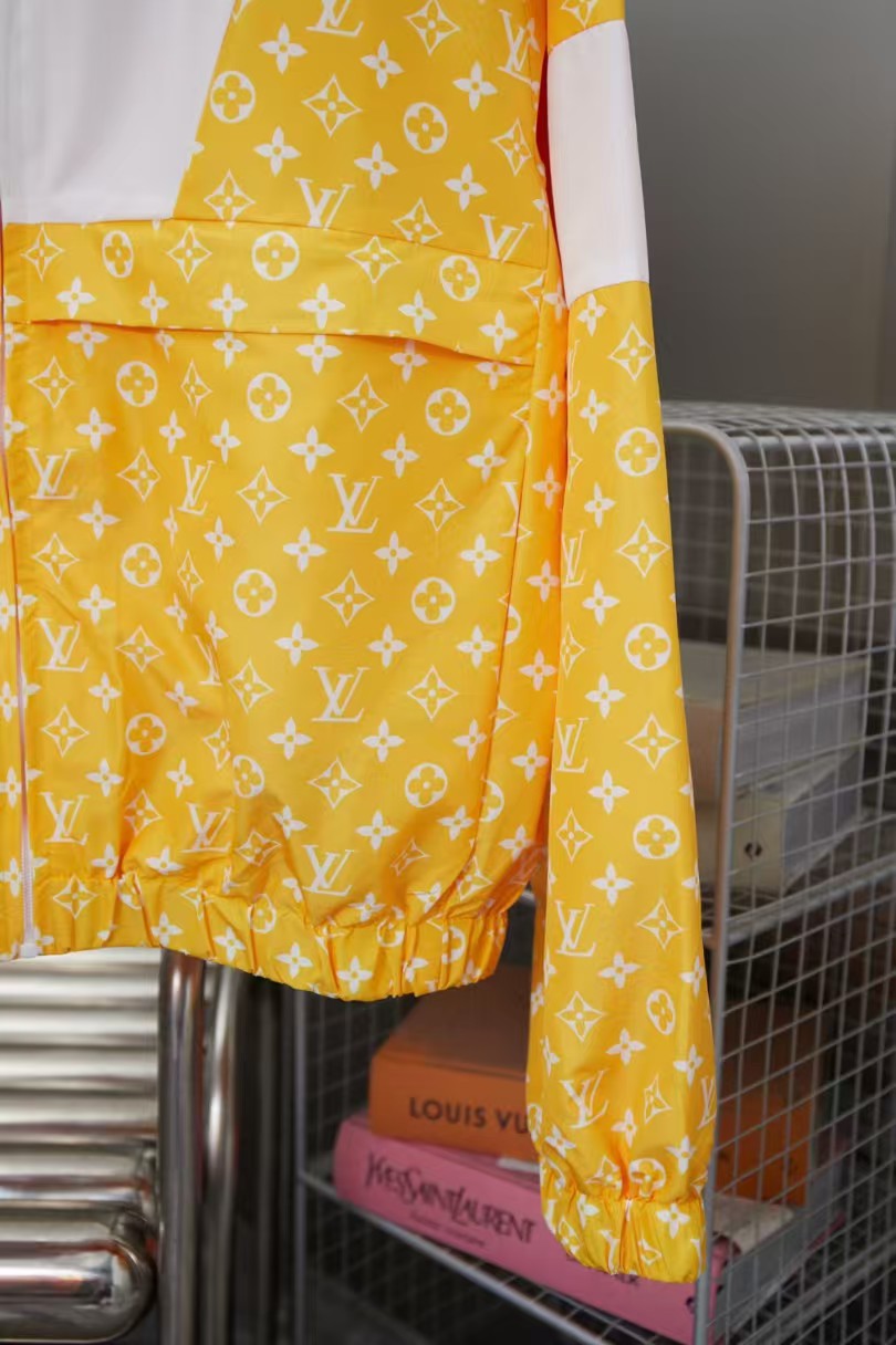 Louis Vuitton Monogram print technical fabric sports top（1AFWJL）