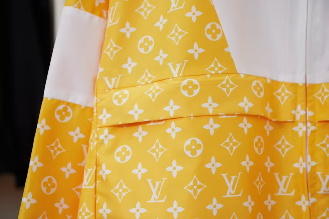 Louis Vuitton Monogram print technical fabric sports top（1AFWJL）