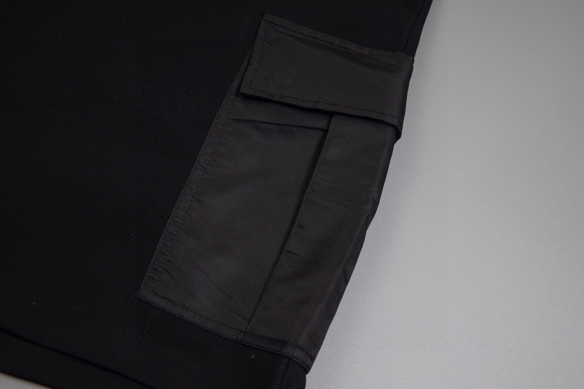 PRADA Triangle-Logo Straight Leg Shorts（UJP229-11JE-F0806-S-OOO）