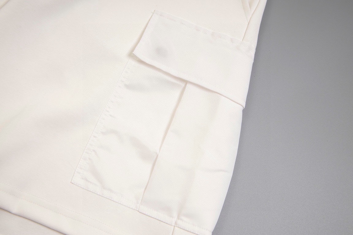 PRADA Triangle-Logo Straight Leg Shorts（UJP229-11JE-F0806-S-OOO）