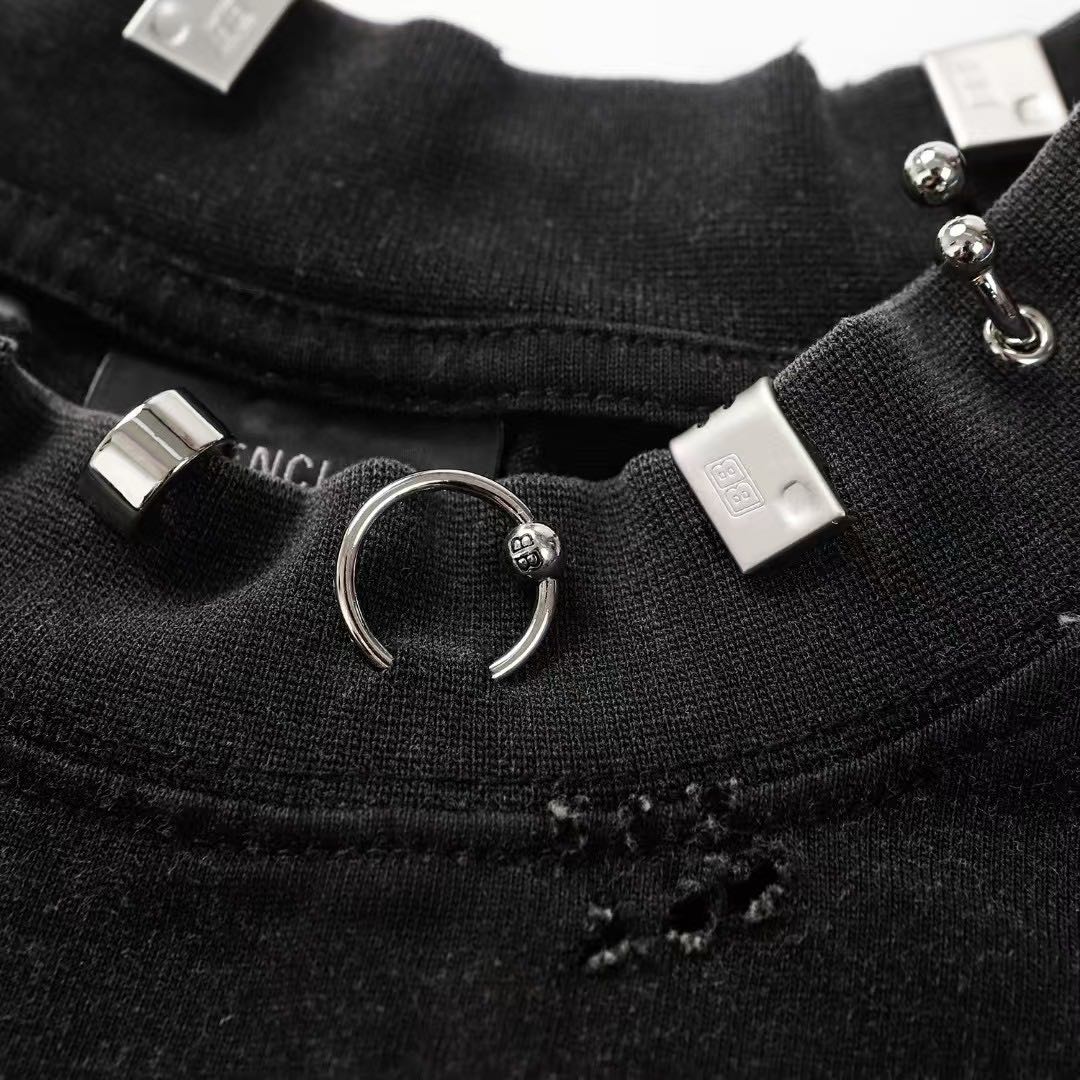 Balenciaga distressed short-sleeved T-shirt（704056TMVA50903）