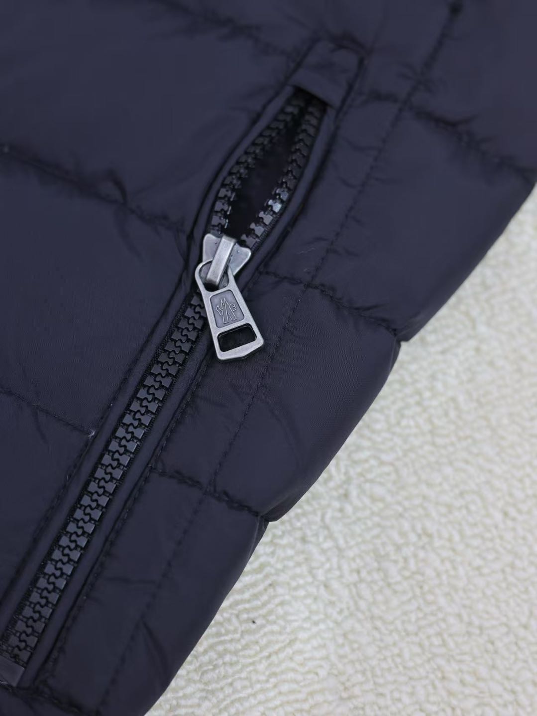 Moncler Padded Corduroy Series Down Jackets（F20919B50700A9341999）
