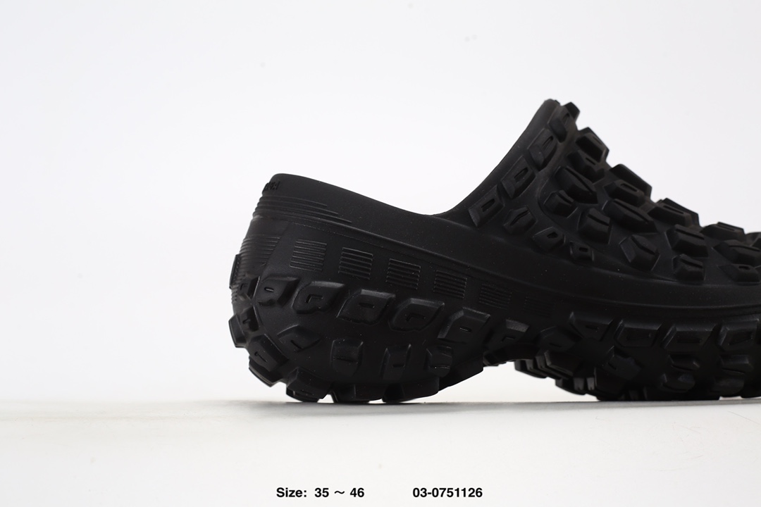 BALENCIAGA DEFENDER CLOG（735252W3CV21000）