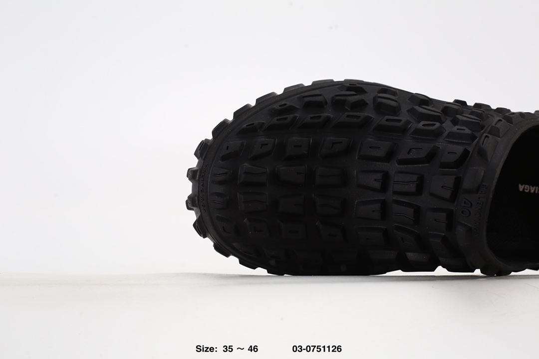 BALENCIAGA DEFENDER CLOG（735252W3CV21000）