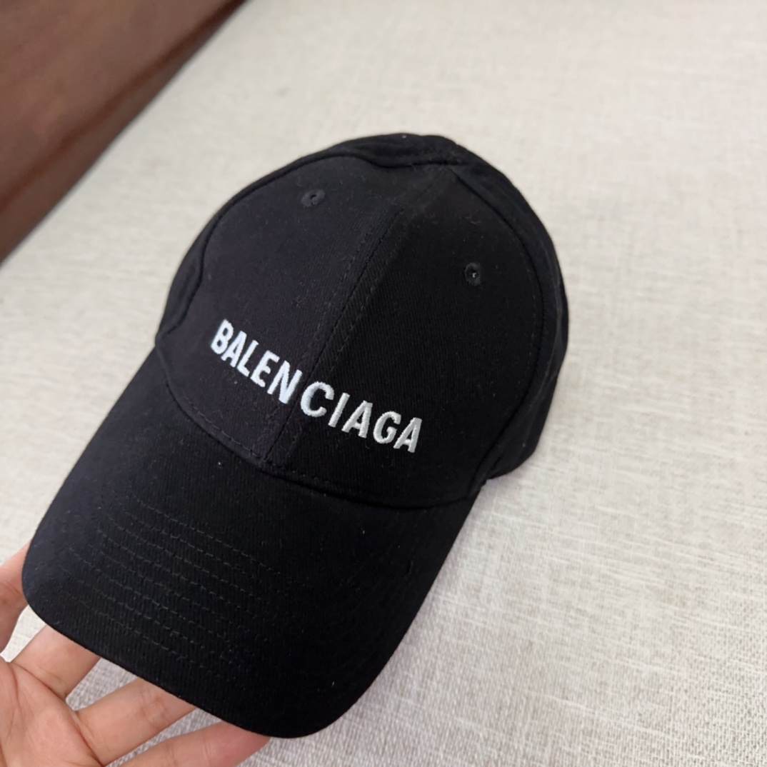 Balenciaga baseball cap（529192310B29060）