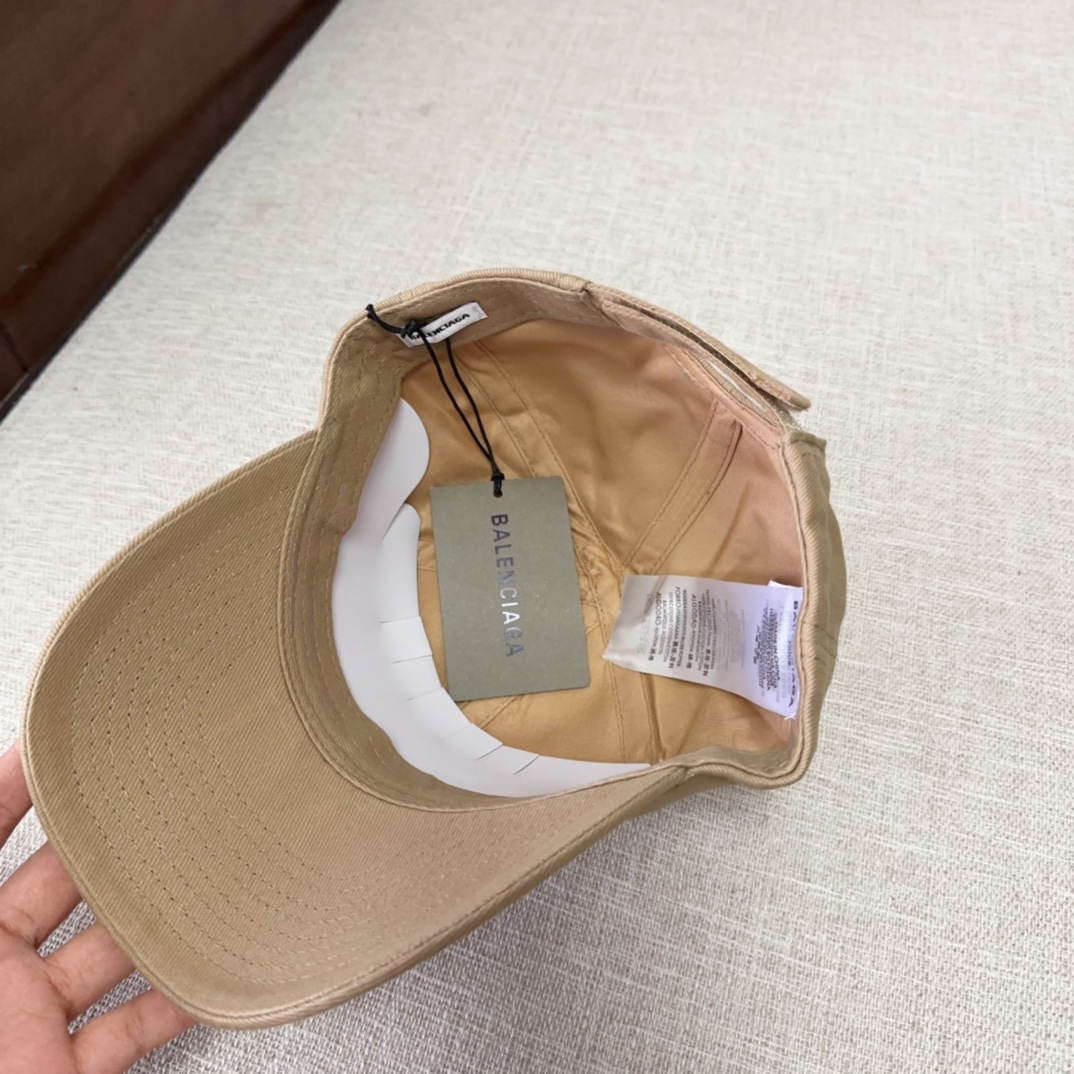 Balenciaga baseball cap（529192310B29060）