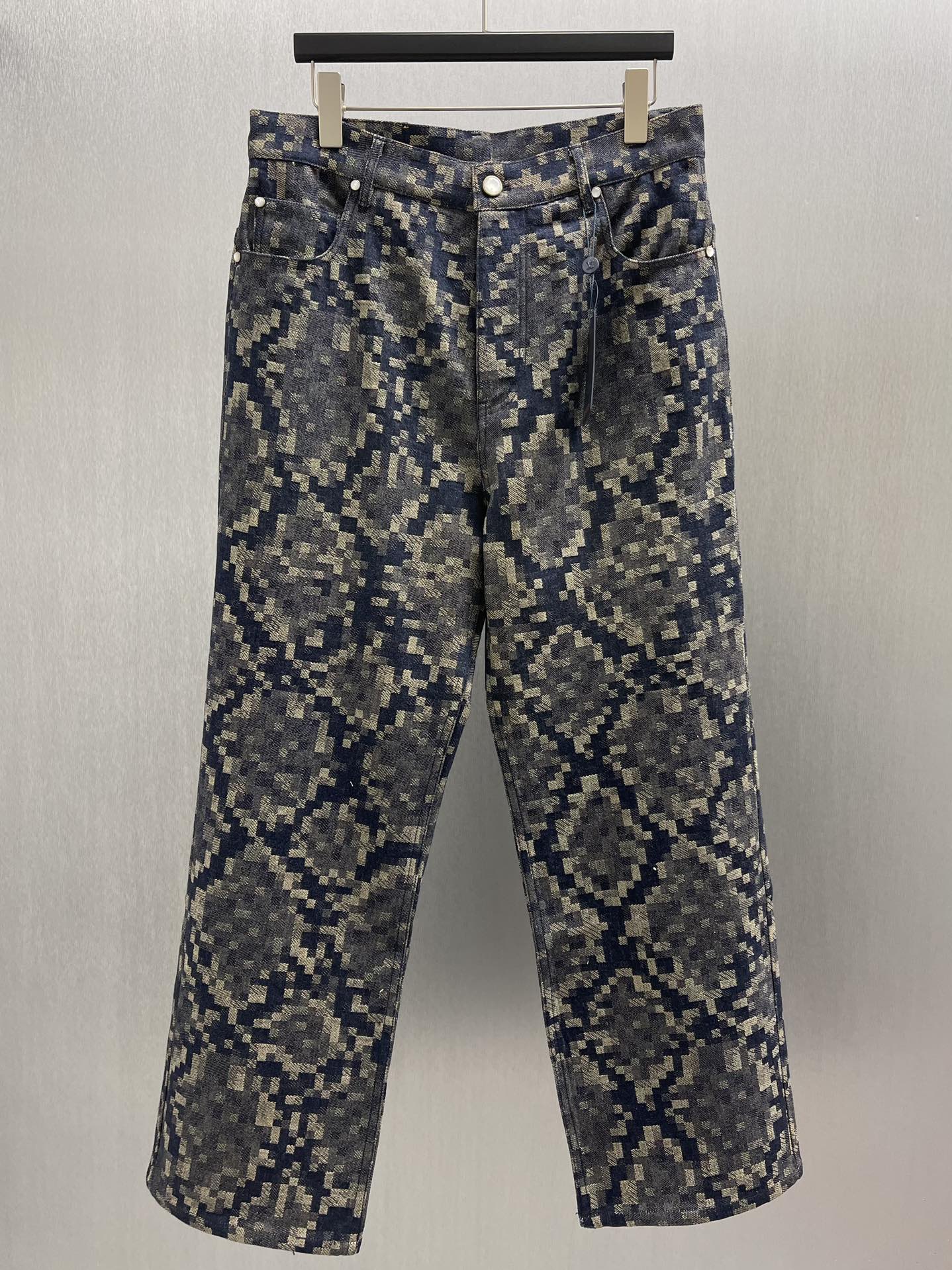 Louis Vuitton denim skate pants（1AHDEV）