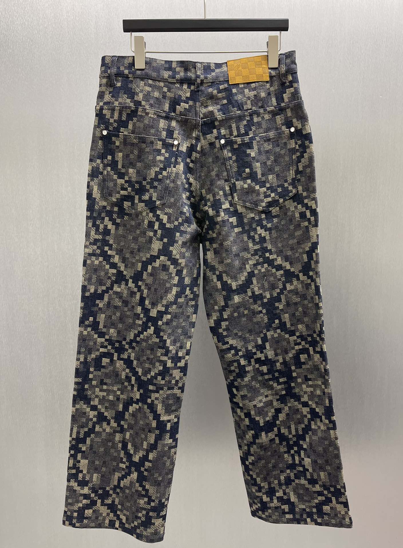 Louis Vuitton denim skate pants（1AHDEV）