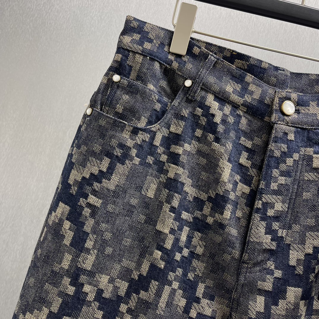 Louis Vuitton denim skate pants（1AHDEV）