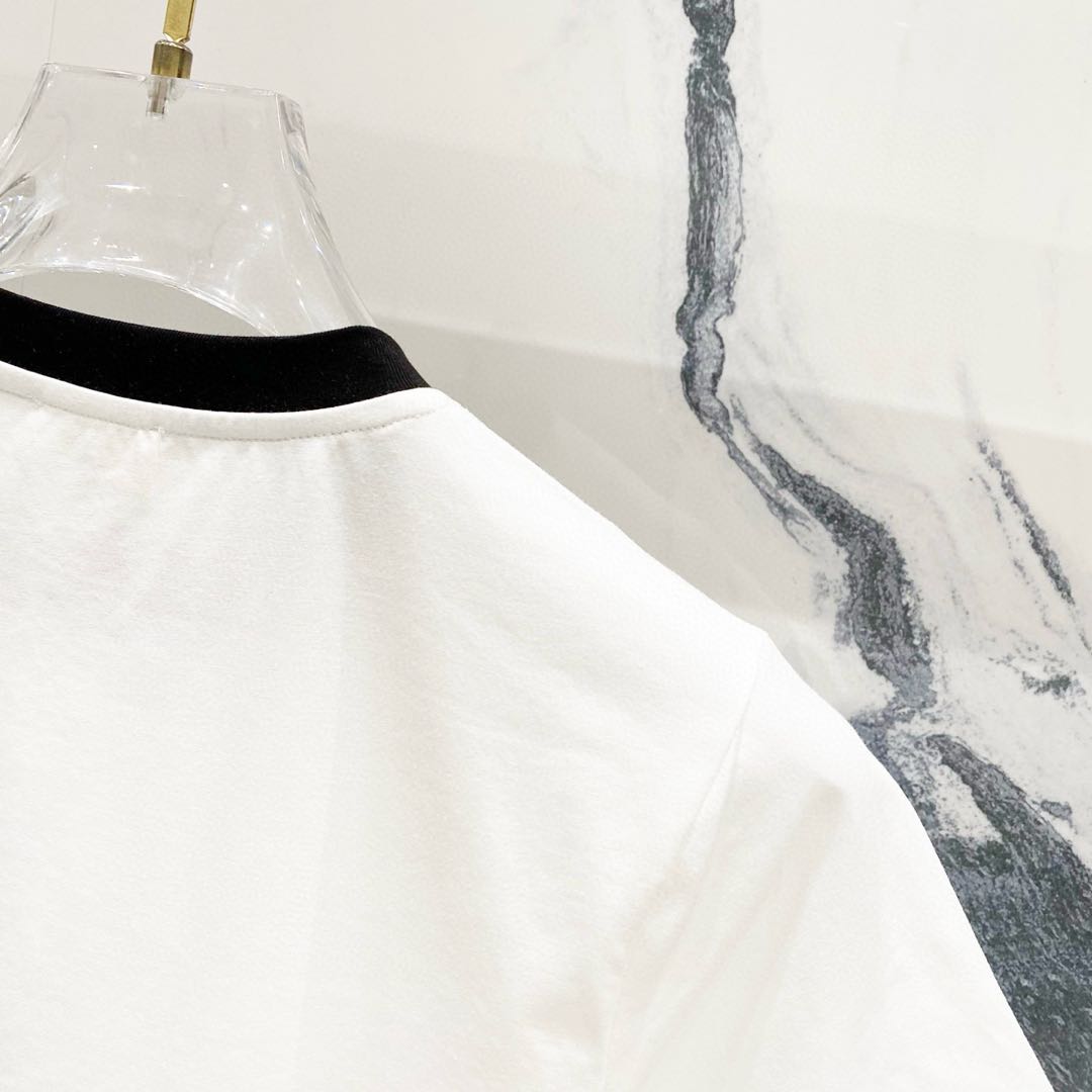 CELINE PARIS T-shirt in cotton jersey (2X872501F-01NB）