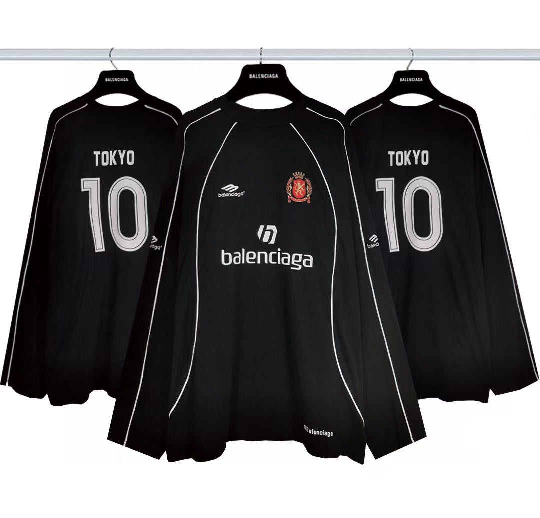 BALENCIAGA Men's TOKYO Soccer Long Sleeve T-Shirt Oversized "Black/White"(778972TPVT81070）