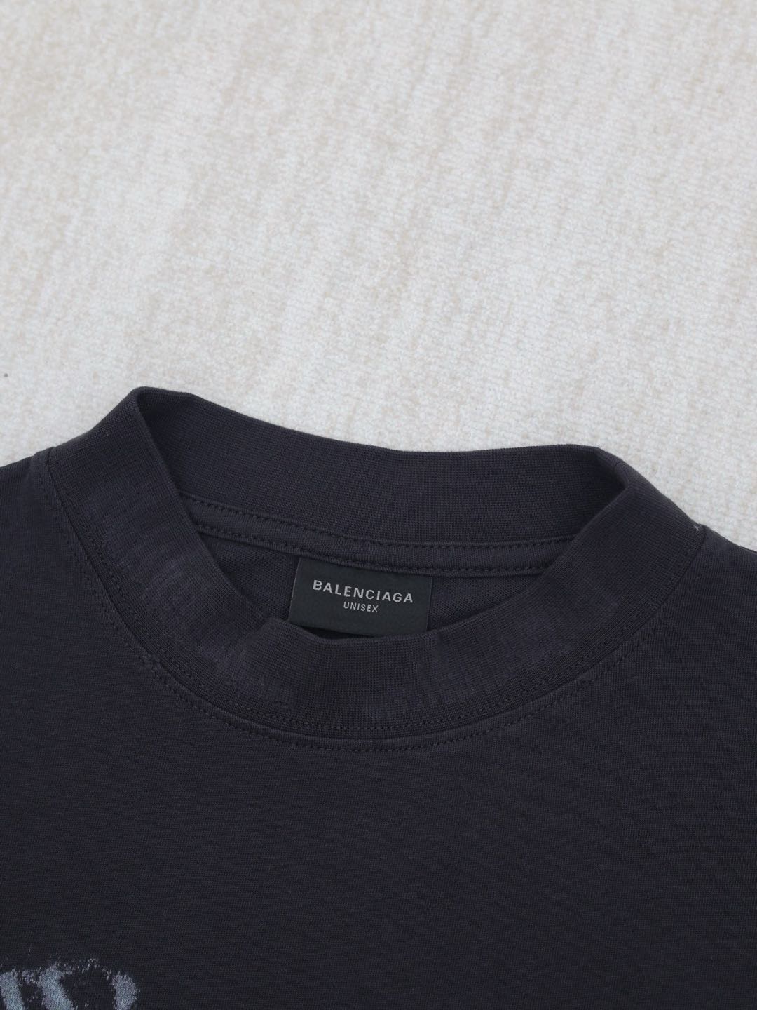 Balenciaga Men's Diy Imprint Cropped Long Sleeve T-shirt in Black（783400TSVB41041）