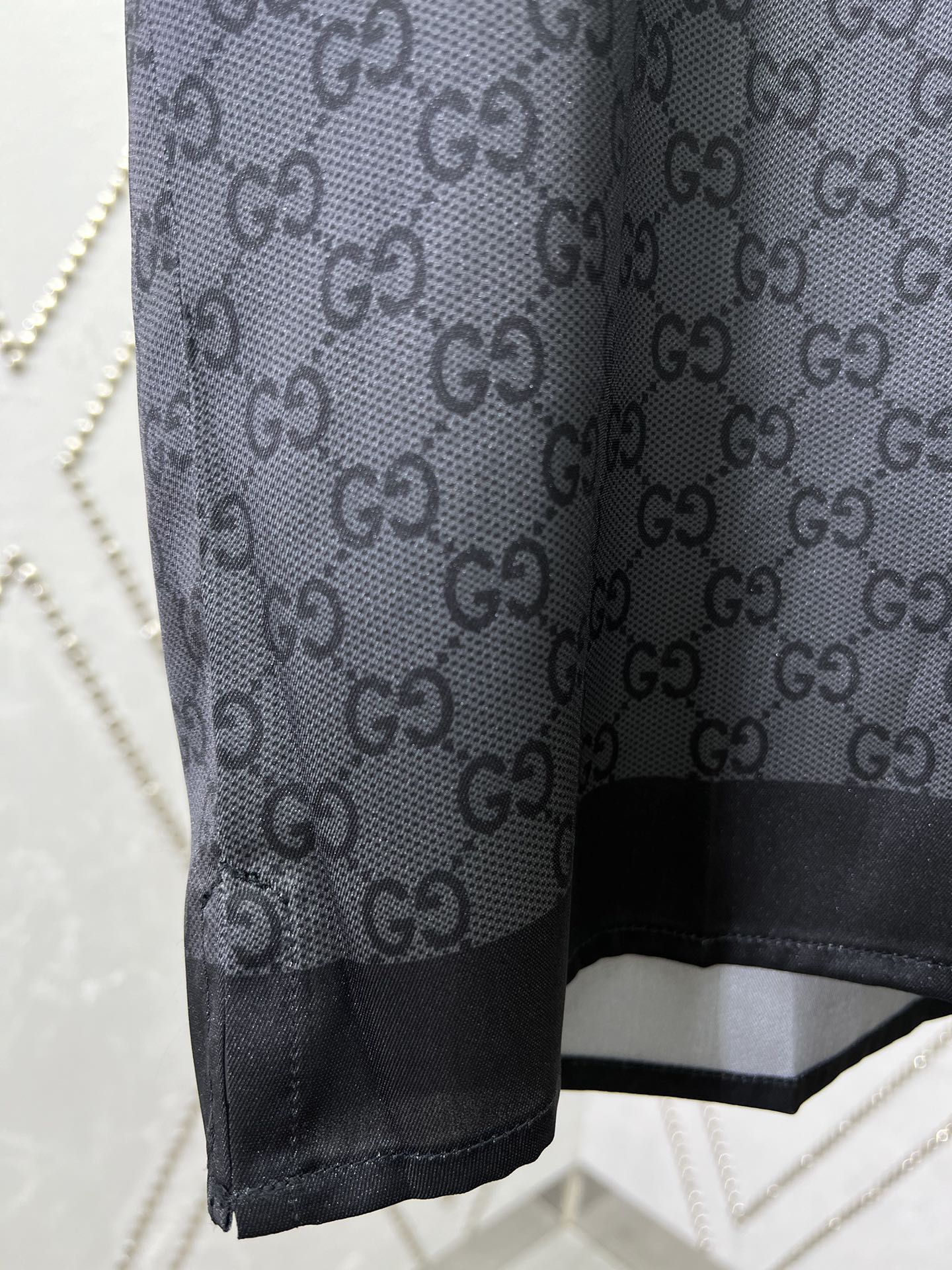GUCCI Printed silk twill bowling shirt in grey and black（794907-Z7ARD-1016）