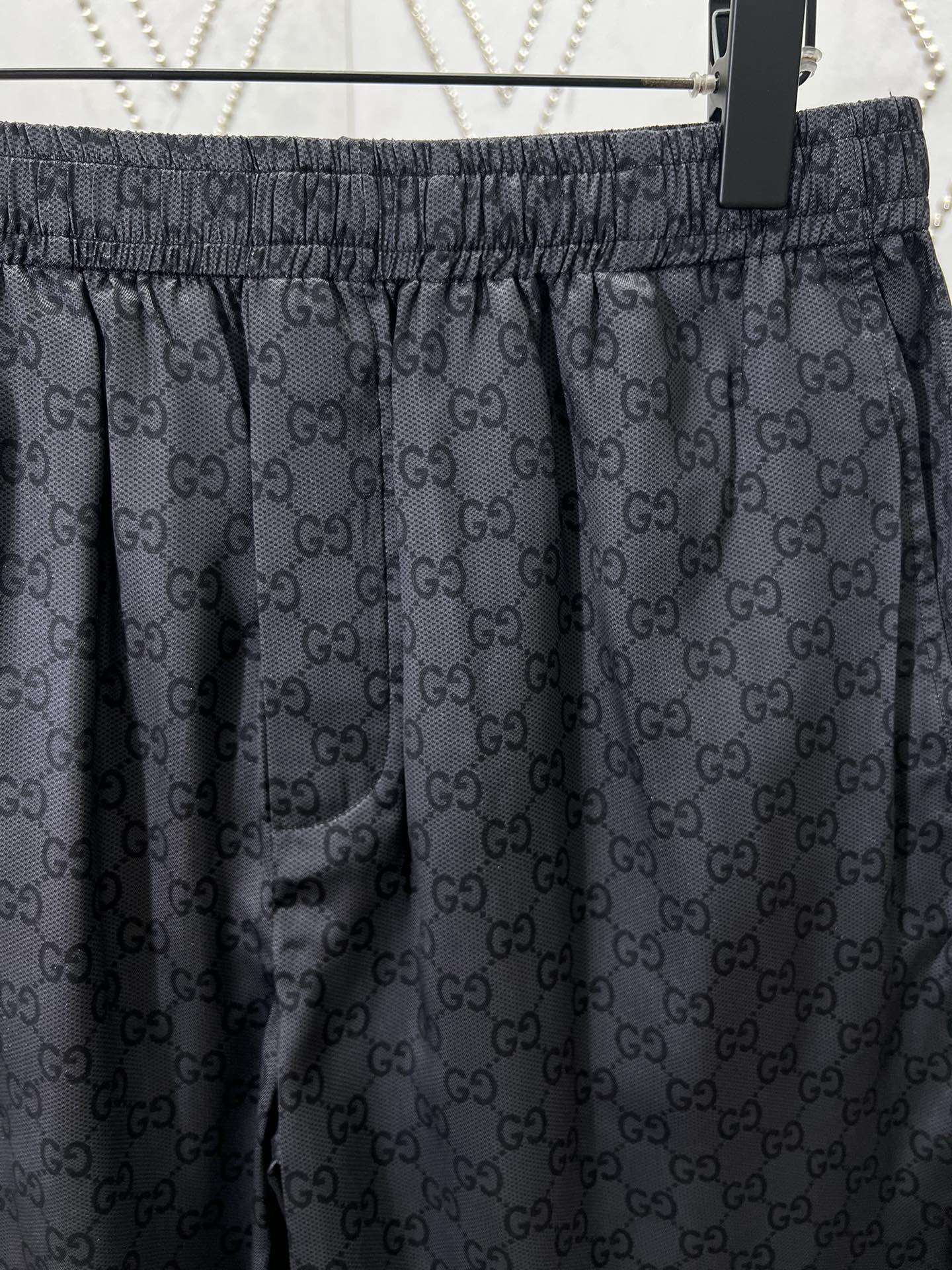 GUCCI Printed silk twill shorts in grey and black（810782-ZATBI-1016）