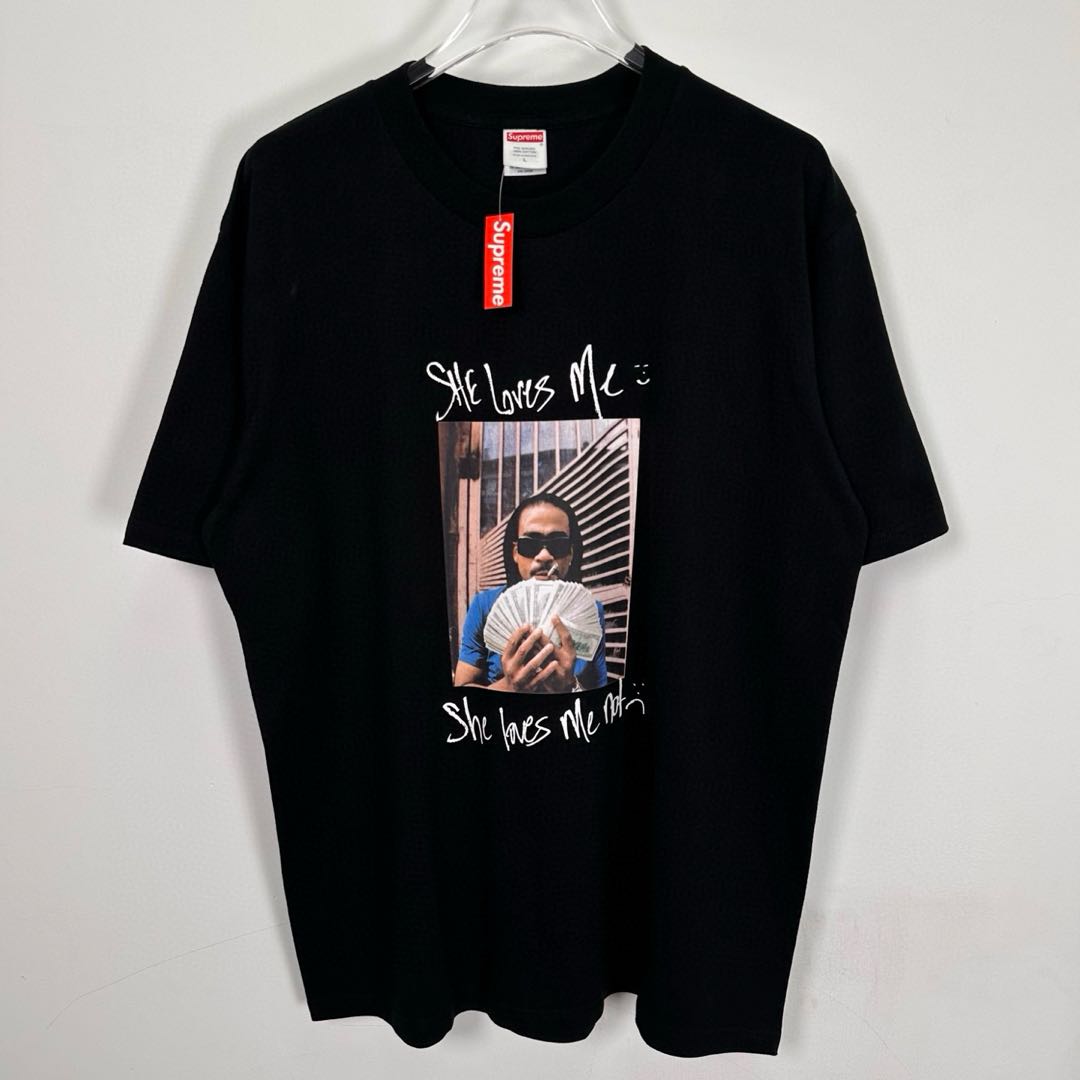 Supreme Max B Tee（SUP-SS25-239）