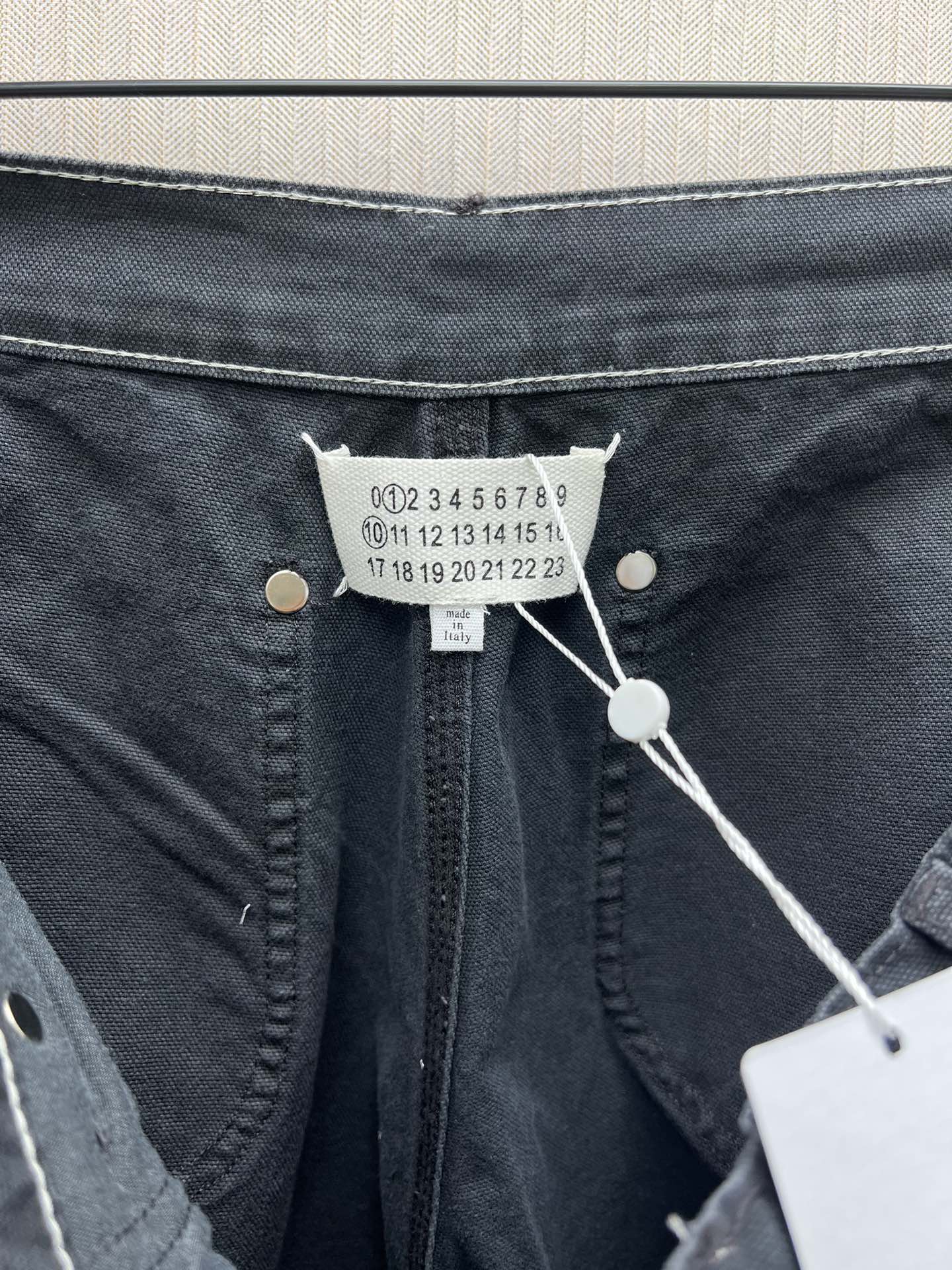 Maison Margiela Studded Denim Shorts (S50MU0082）