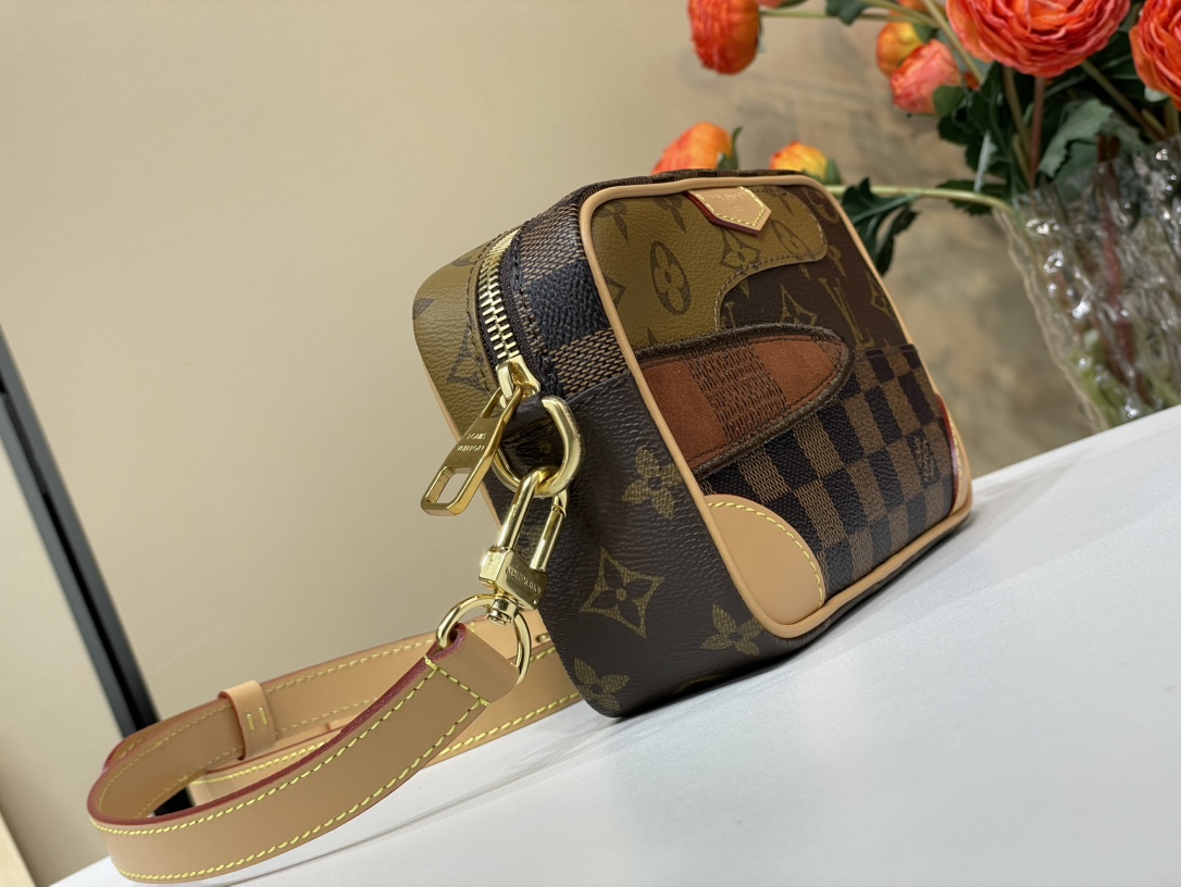 Louis Vuitton Shoulder Bag  (M26020）