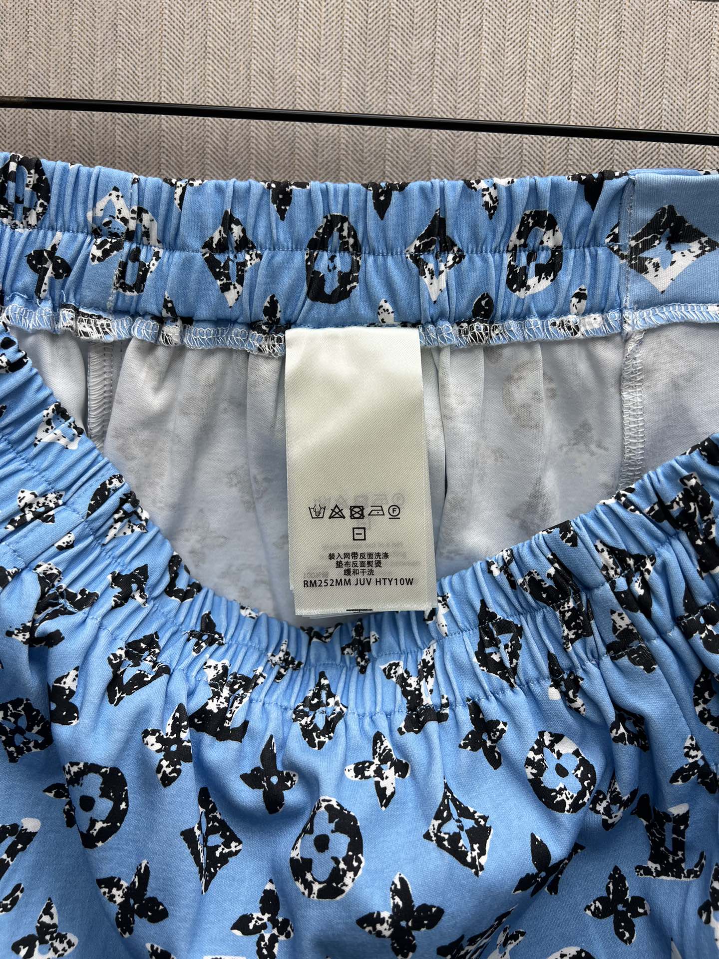 LOUIS VUITTON SS25 Casual Shorts（1AIALQ）