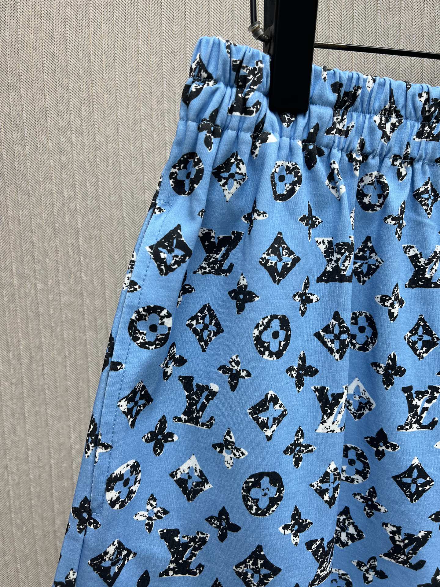 LOUIS VUITTON SS25 Casual Shorts（1AIALQ）