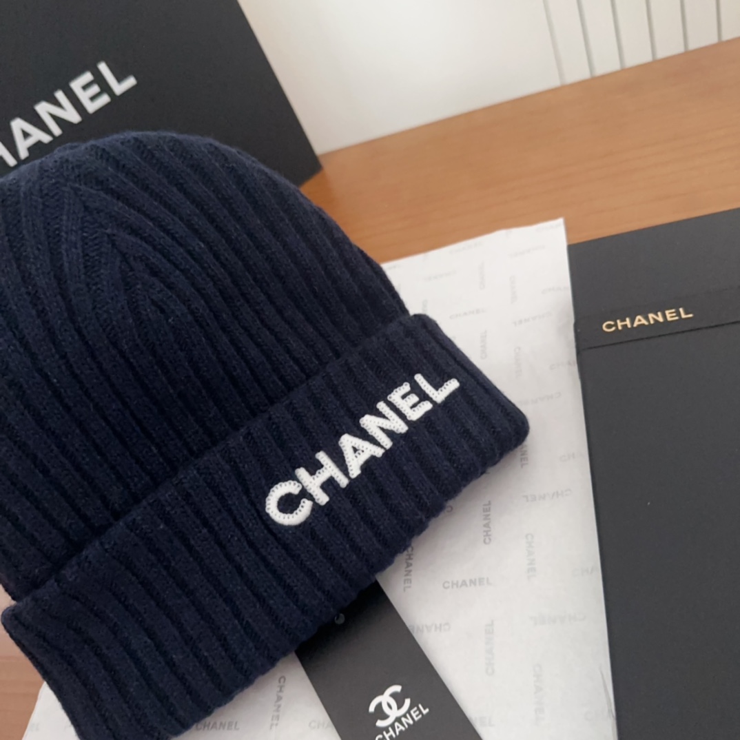 Chanel 22B cashmere black and white sequin CC logo beanie winter hat buckle（AA8446-B08819-94305）