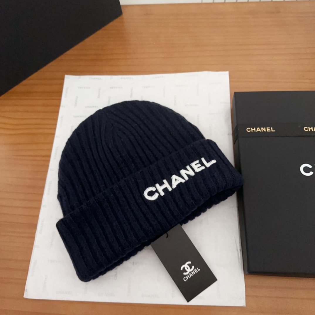 Chanel 22B cashmere black and white sequin CC logo beanie winter hat buckle（AA8446-B08819-94305）