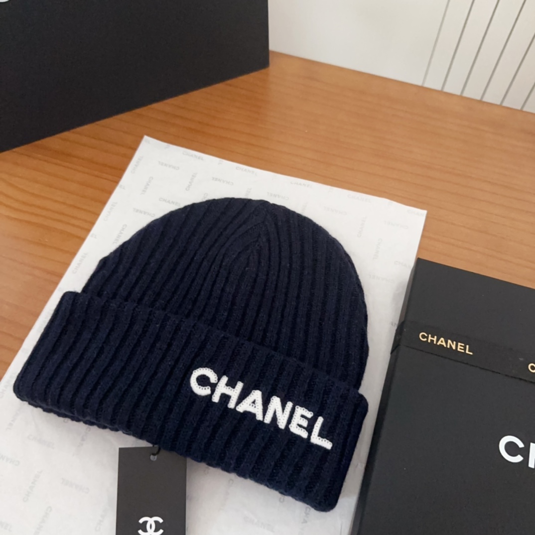 Chanel 22B cashmere black and white sequin CC logo beanie winter hat buckle（AA8446-B08819-94305）