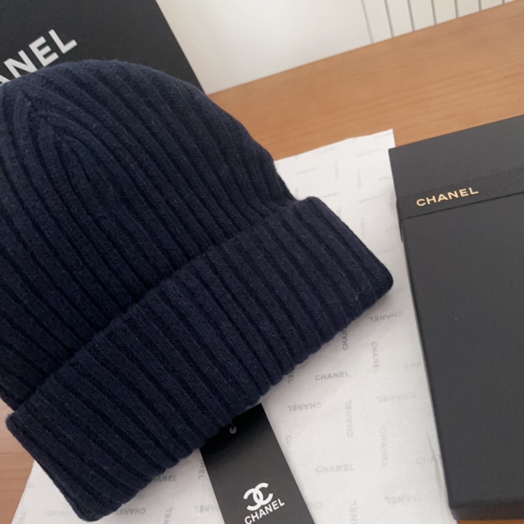 Chanel 22B cashmere black and white sequin CC logo beanie winter hat buckle（AA8446-B08819-94305）