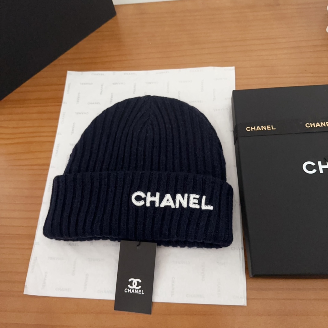 Chanel 22B cashmere black and white sequin CC logo beanie winter hat buckle（AA8446-B08819-94305）