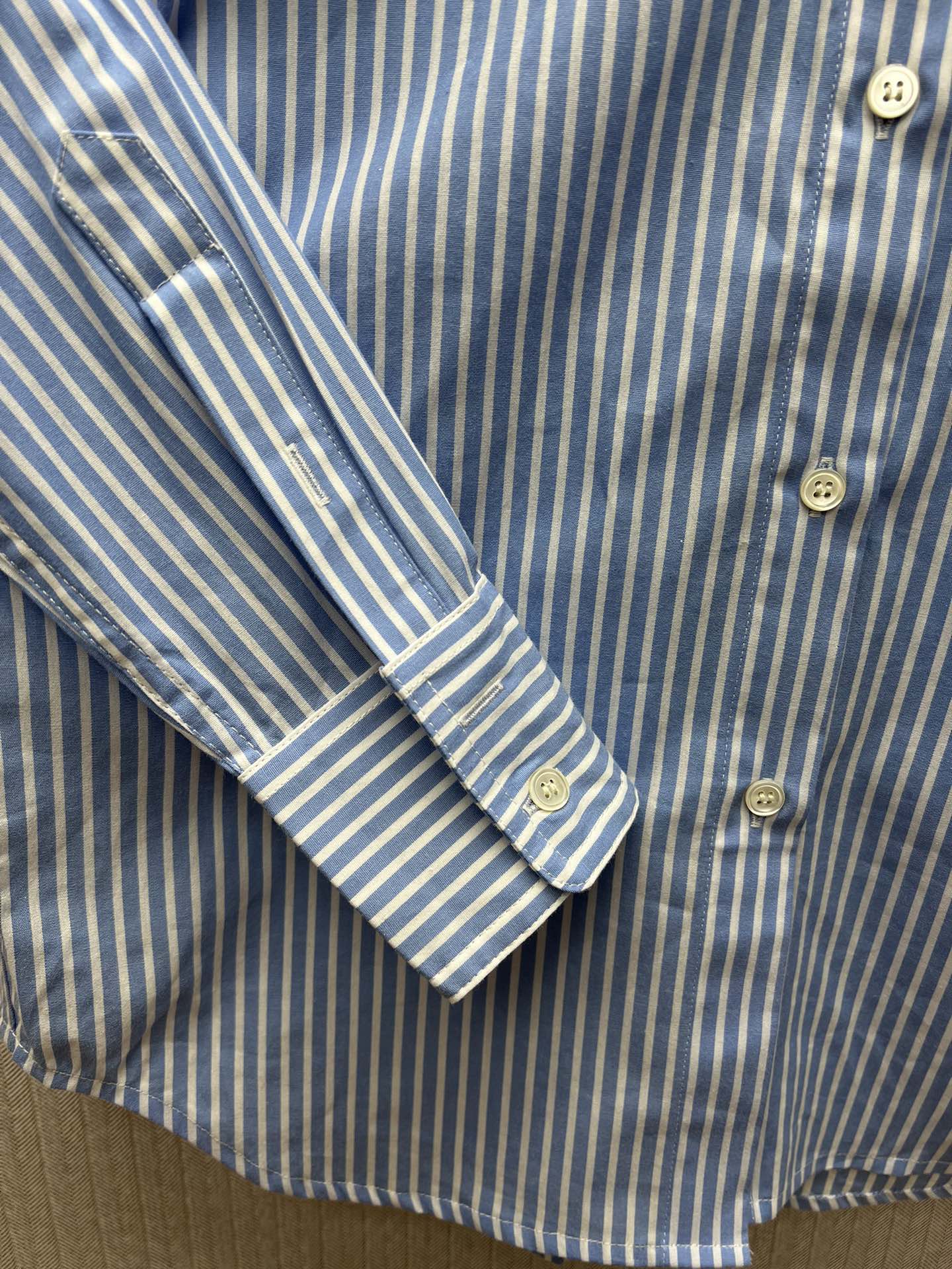 PRADA Sapphire Blue Embroidered Stripe Poplin Shirt（P471HR-155U-F0013）