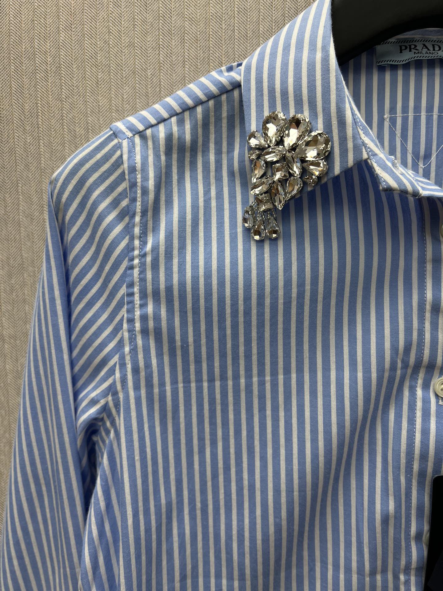PRADA Sapphire Blue Embroidered Stripe Poplin Shirt（P471HR-155U-F0013）