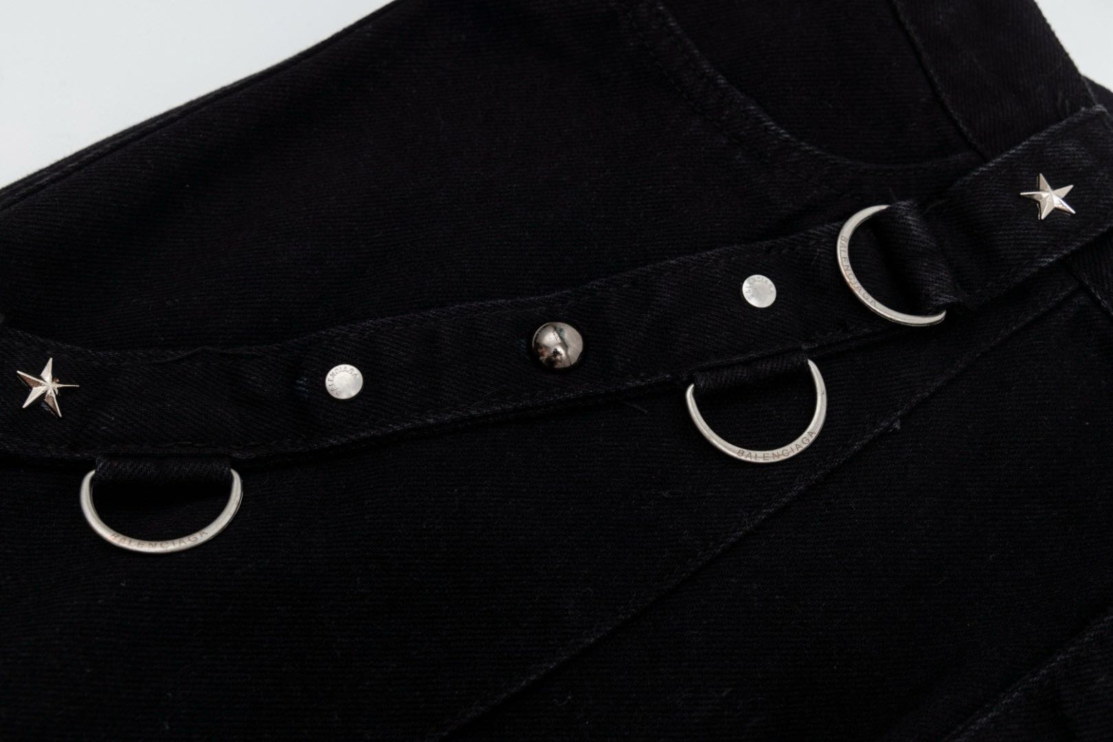 BALENCIAGA Men's Raver Baggy Pants in Black（681693TBP471055）