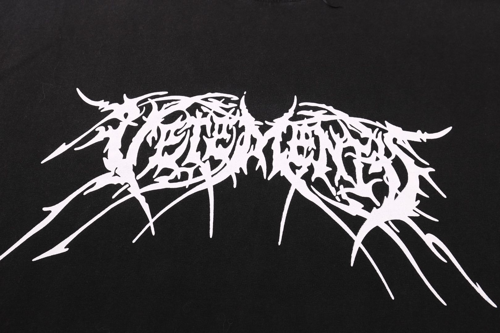 VETEMENTS Graphic Print Long Sleeve T-Shirt (UA66LS610BW-BLACK）