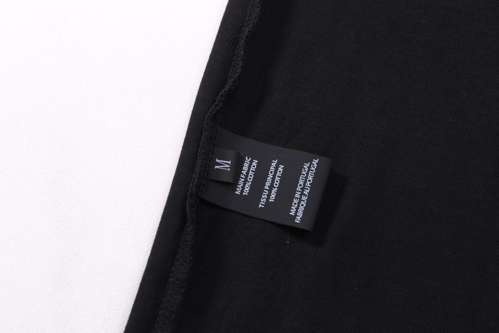 VETEMENTS Graphic Print Long Sleeve T-Shirt (UA66LS610BW-BLACK）