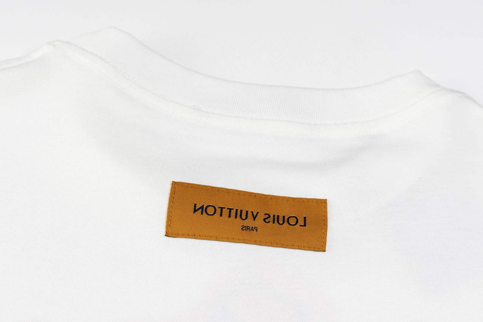 Louis Vuitton Graphite logo print T-shirt men's tops white（21UDEF77）