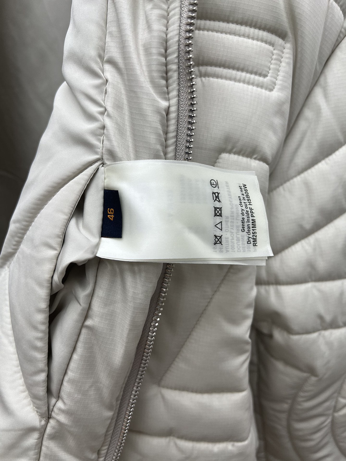 Louis Vuitton down jacket（1AGIOO）