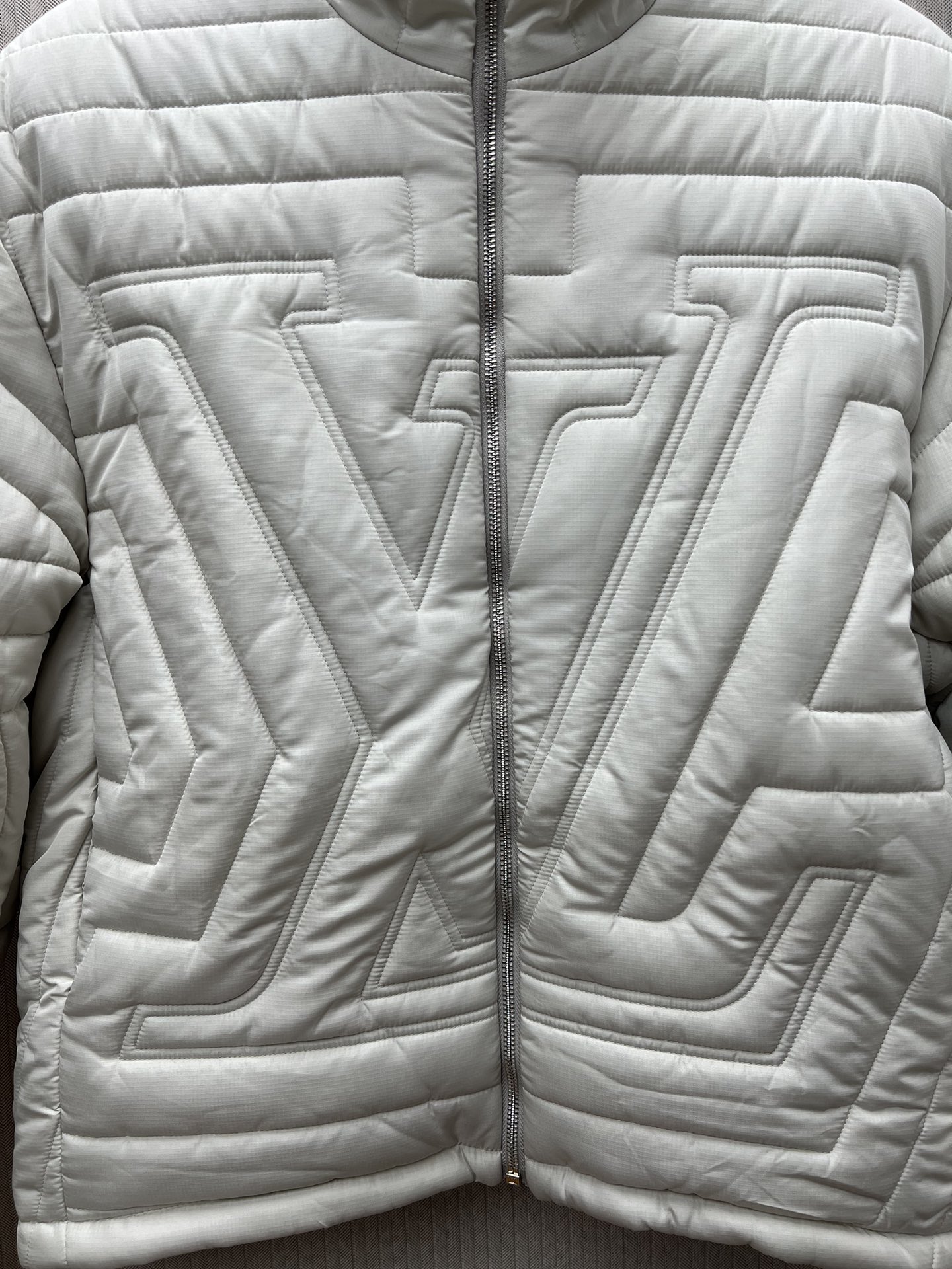 Louis Vuitton down jacket（1AGIOO）