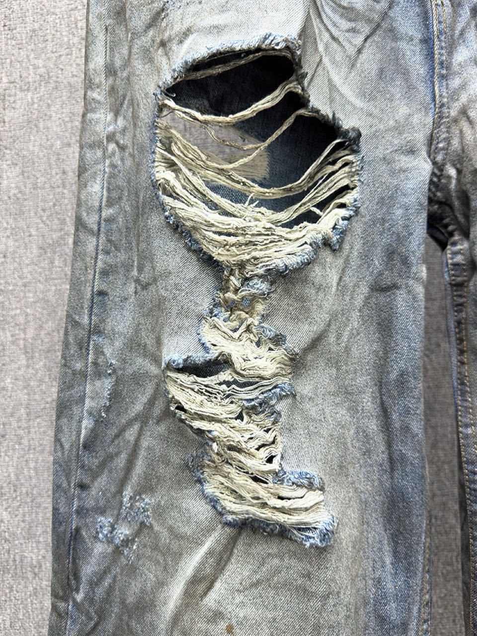 BALENCIAGA  Ripped, loose jeans（751111TDW143359）