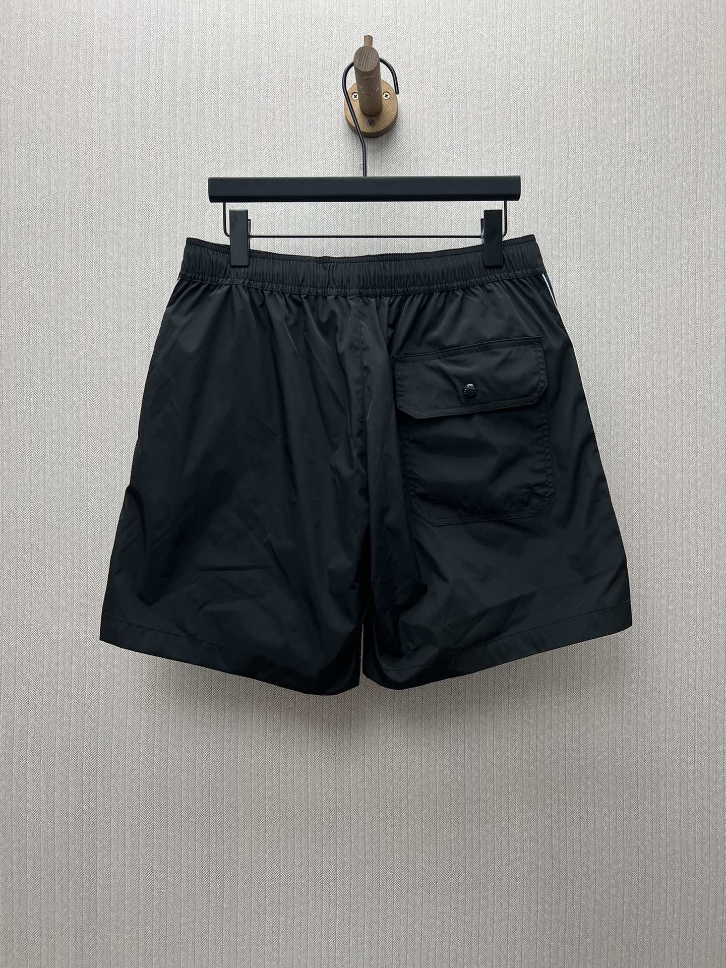 MONCLER Side Pocket Tricolor Swim Shorts/Black（K10912C0001853326999）