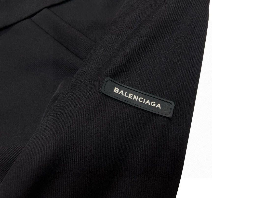 Balenciaga Men's Washed Jacket in Black（674430TJO251000）