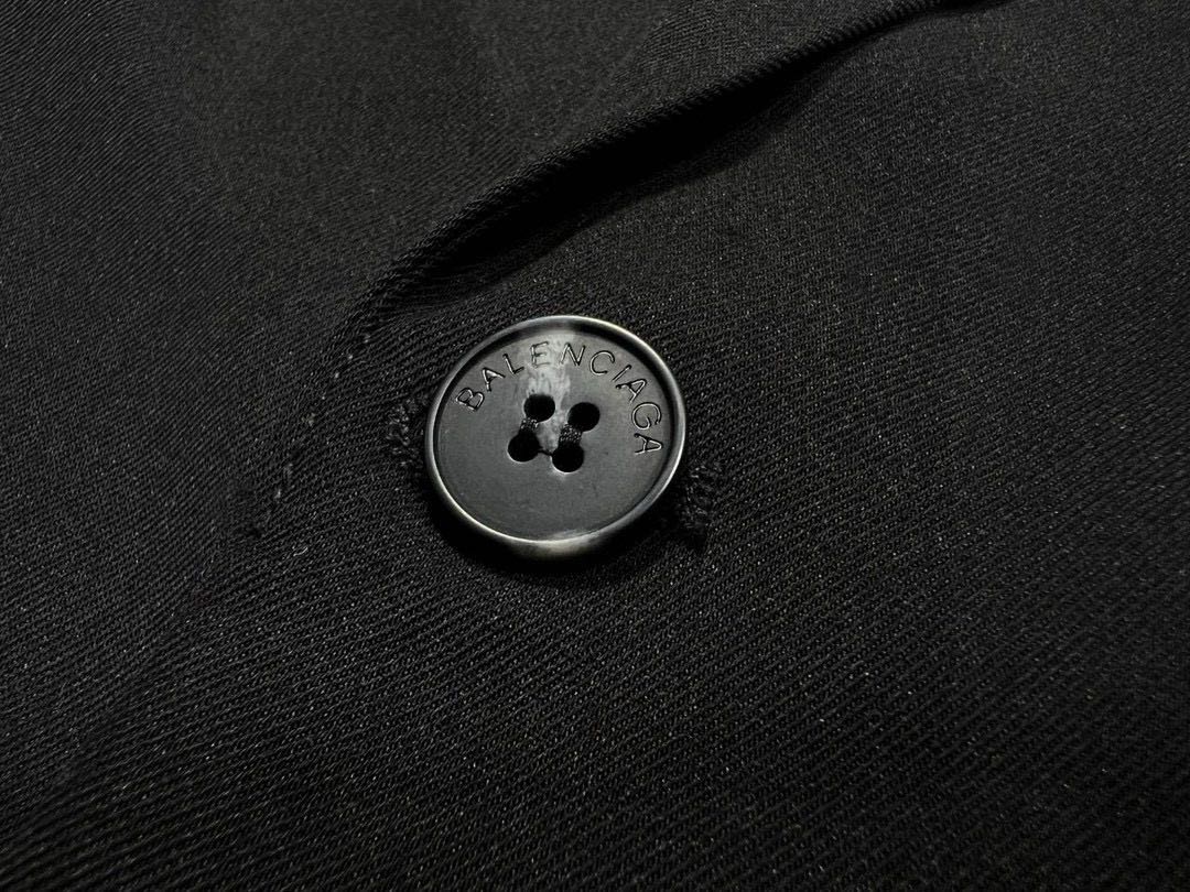 Balenciaga Men's Washed Jacket in Black（674430TJO251000）