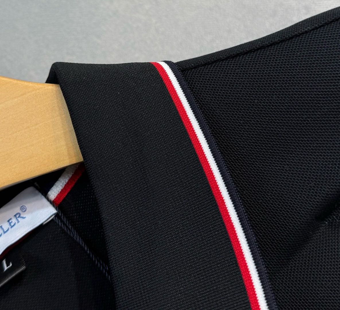 Moncler Black Tricolor-Trimmed Cotton Piquet Polo Shirt（K10918A7030084556999）