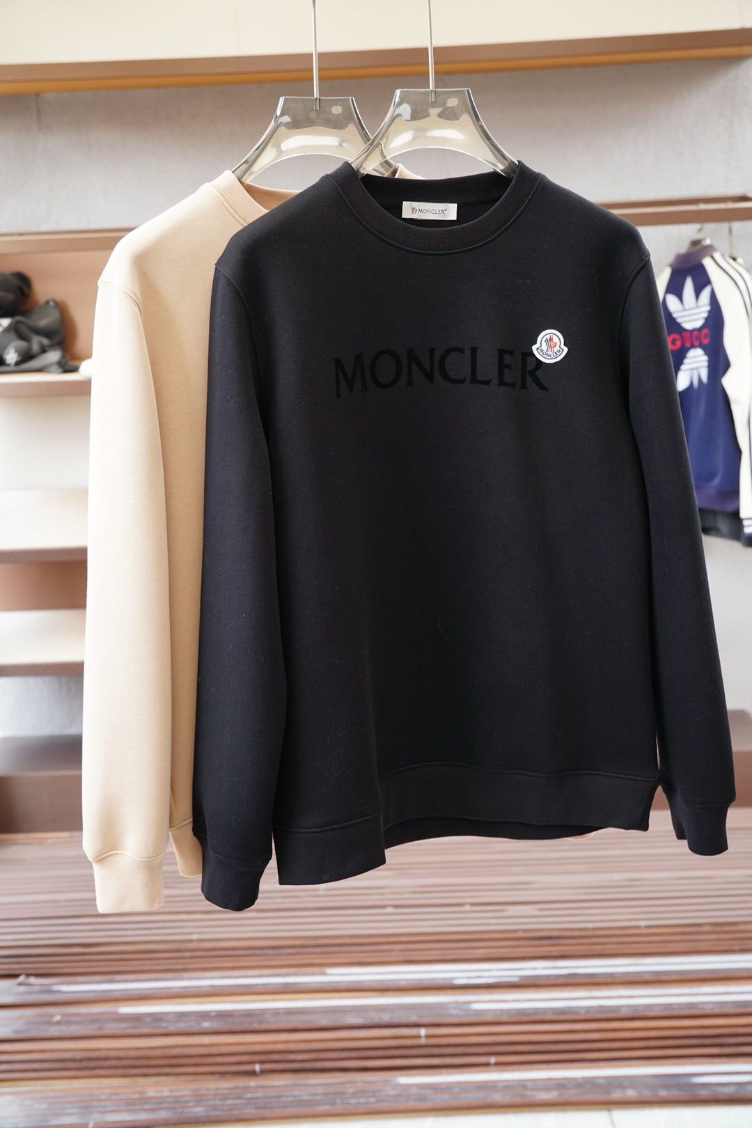 MONCLER Men's Logo Patch Sweatshirt（J20918G00039809KR999）