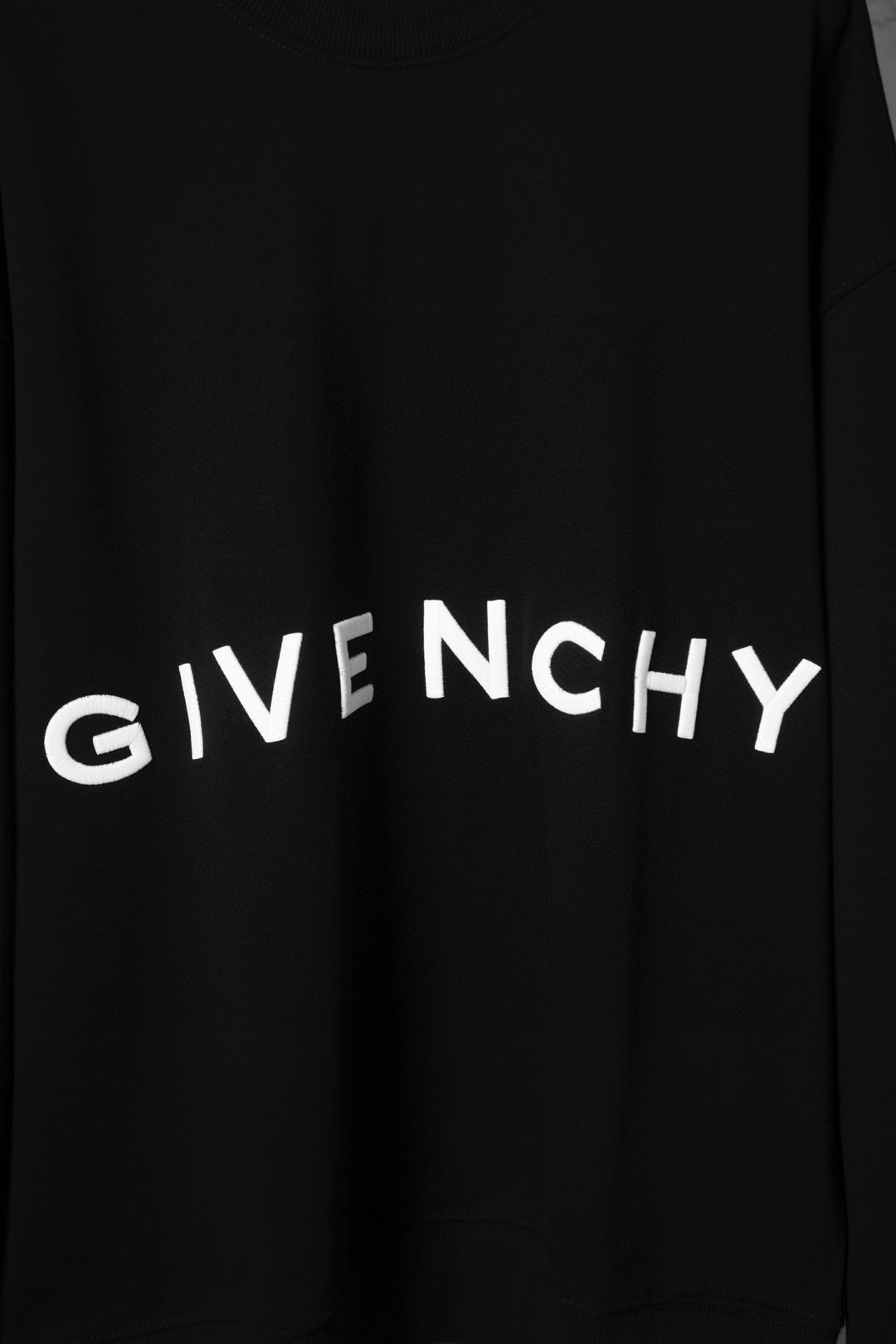 Givenchy 22SS embroidered crew neck sweatshirt（BMJOHA3Y8M-001）