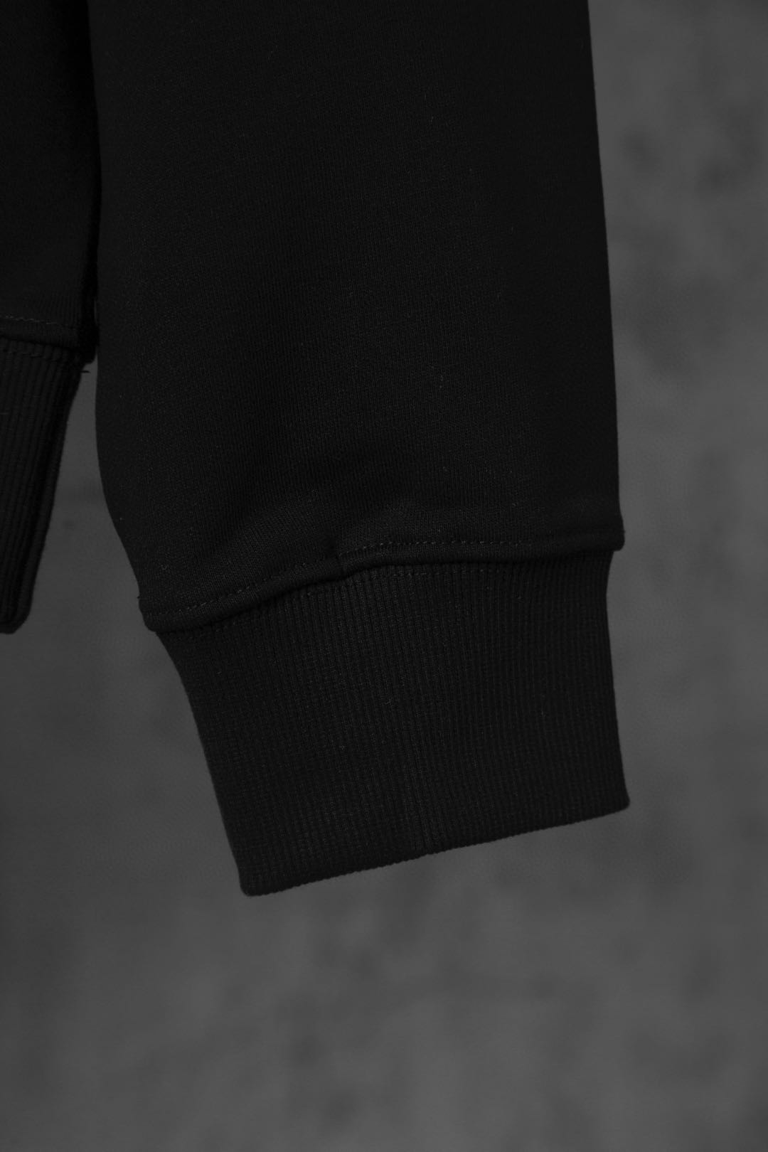 Givenchy 22SS embroidered crew neck sweatshirt（BMJOHA3Y8M-001）