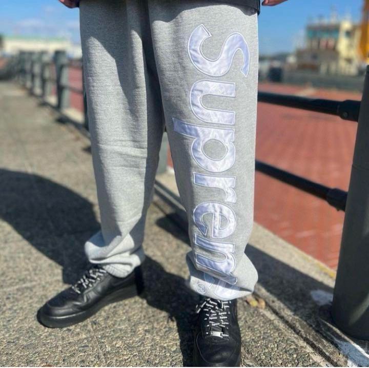 Supreme Satin Applique Sweatpant (FW24)（SUP-FW24-053）